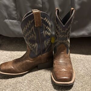 Size 13 Ariat little boys area cowboy boot